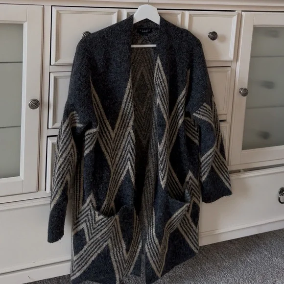 Grace Black and Tan Chevron Women's Long Cardigan - Picture 4 of 7